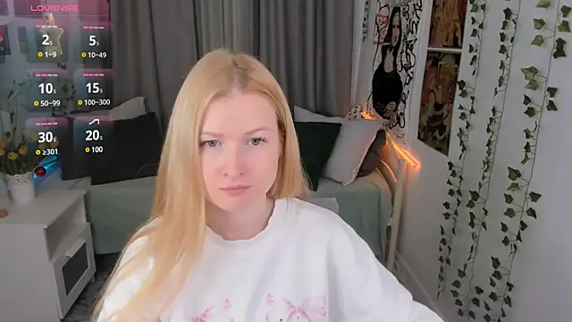 Laly Peach online show from 01.10.25