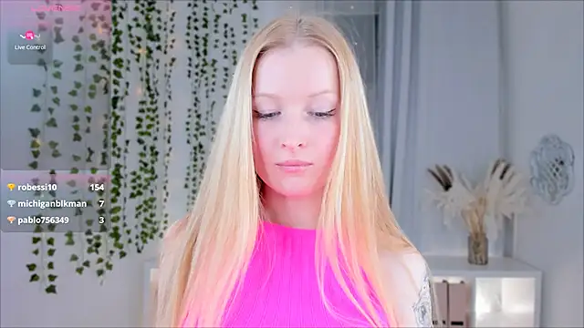 Laly Peach online show from 01.13.25