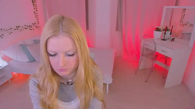 Laly Peach online show from 02.06.25