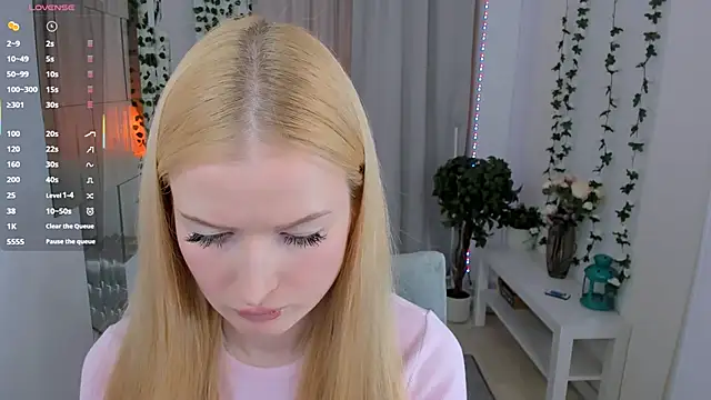 Laly Peach online show from 11.23.25