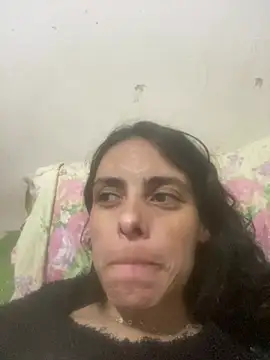 Snapshot of Sarah-safada chatting on 05.28.26 Sarah-safada online show from 05.28.26