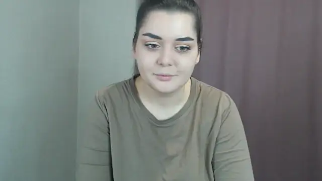 Snapshot of ohhhMie chatting on 12.12.24 ohhhMie online show from 12.12.24