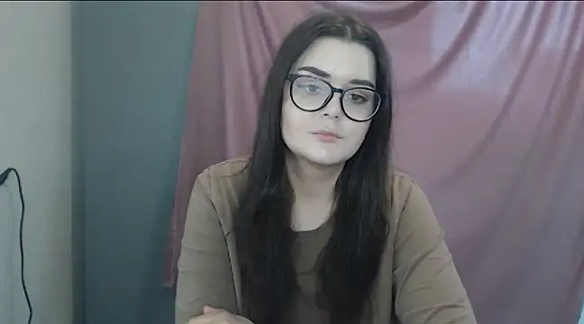 Snapshot of ohhhMie chatting on 02.16.25 ohhhMie online show from 02.16.25