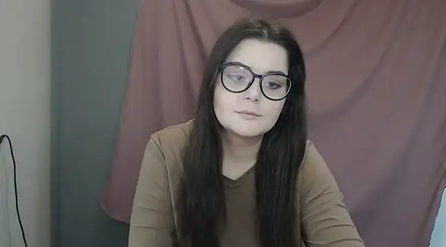 Snapshot of ohhhMie chatting on 02.16.25 ohhhMie online show from 02.16.25