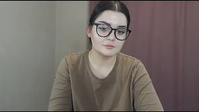 Snapshot of ohhhMie chatting on 02.20.25 ohhhMie online show from 02.20.25