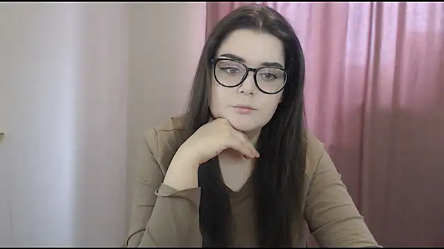 Snapshot of ohhhMie chatting on 02.27.25 ohhhMie online show from 02.27.25