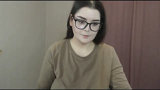 Snapshot of ohhhMie chatting on 02.28.25 ohhhMie online show from 02.28.25