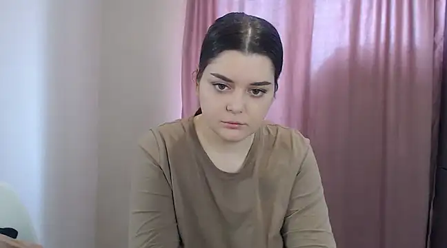 Snapshot of ohhhMie chatting on 03.11.25 ohhhMie online show from 03.11.25