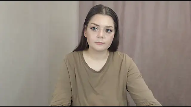 Snapshot of ohhhMie chatting on 09.16.25 ohhhMie online show from 09.16.25