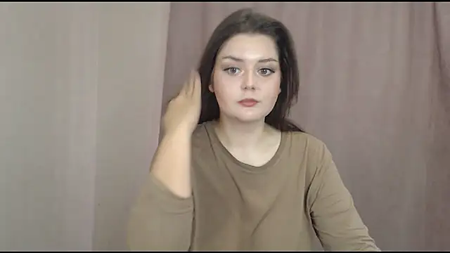 Snapshot of ohhhMie chatting on 10.05.25 ohhhMie online show from 10.05.25