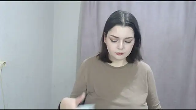 Snapshot of ohhhMie chatting on 12.14.25 ohhhMie online show from 12.14.25