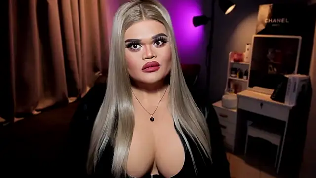 KarolinaThompson online show from 12.01.24