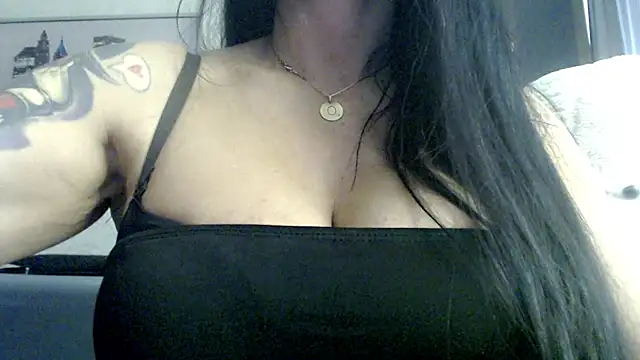 Snapshot of stormylana chatting on 10.16.25 stormylana online show from 10.16.25
