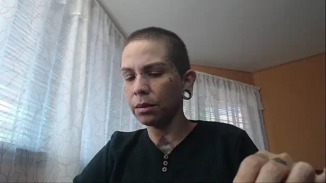 Snapshot of moon_cat85 chatting on 02.02.26 moon cat85 online show from 02.02.26