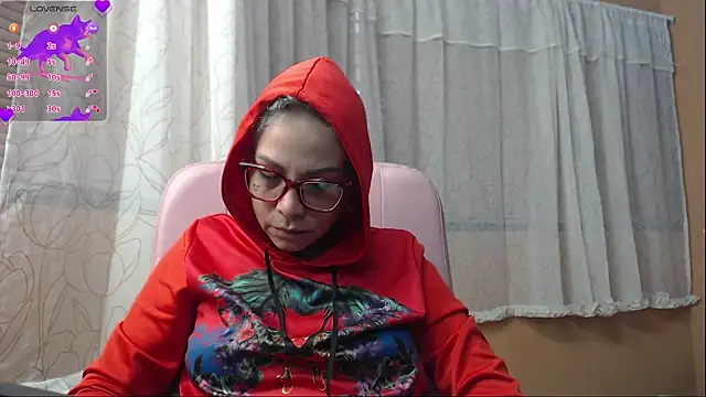 Snapshot of moon_cat85 chatting on 06.22.26 moon cat85 online show from 06.22.26