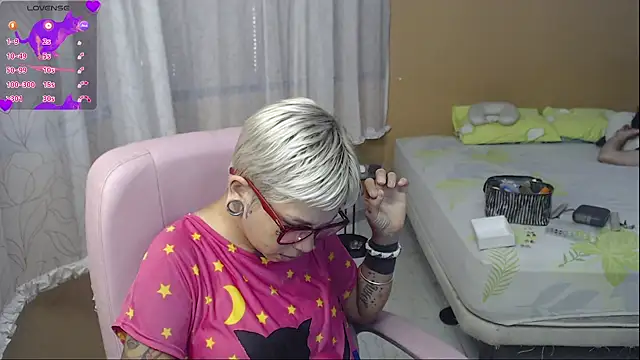 Snapshot of moon_cat85 chatting on 07.14.26 moon cat85 online show from 07.14.26