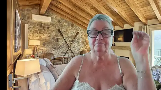 GrannyChrissy68 online show from 12.21.25