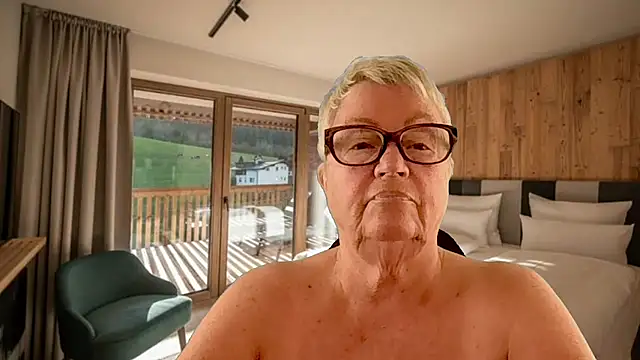 GrannyChrissy68 online show from 03.12.26