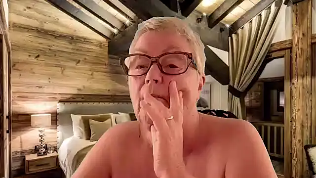 GrannyChrissy68 online show from 03.18.26