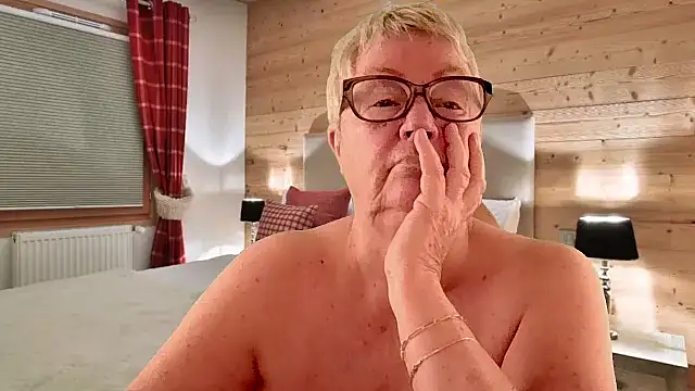 GrannyChrissy68 online show from 04.01.26