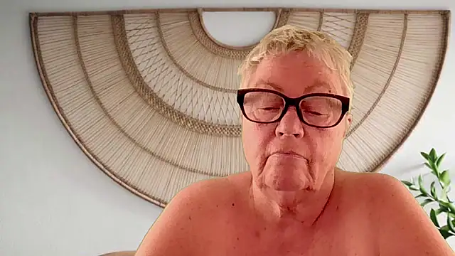 GrannyChrissy68 online show from 04.13.26