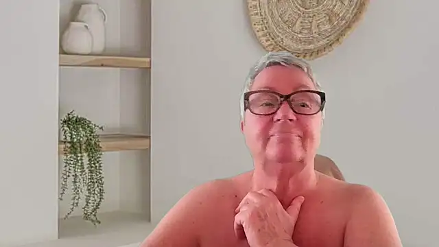 Snapshot of GrannyChrissy68 chatting on 06.02.26 GrannyChrissy68 online show from 06.02.26