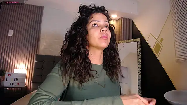 Snapshot of ximena_diaz chatting on 12.13.24 ximena diaz online show from 12.13.24