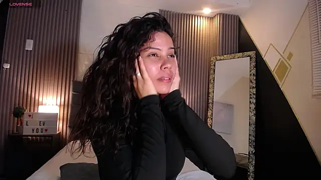 Snapshot of ximena_diaz chatting on 12.14.24 ximena diaz online show from 12.14.24