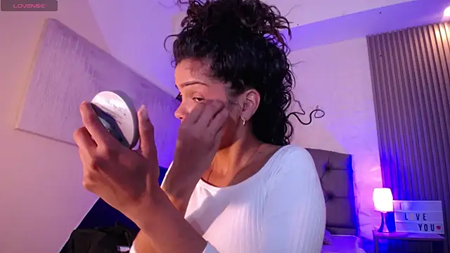 Snapshot of ximena_diaz chatting on 01.25.25 ximena diaz online show from 01.25.25