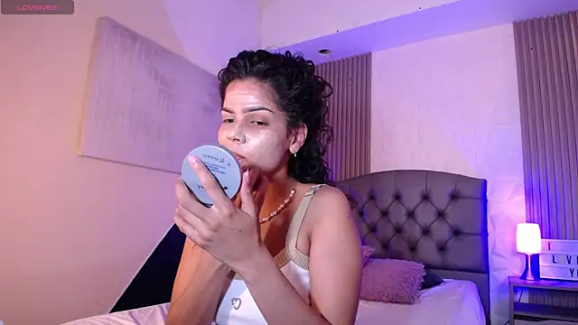 Snapshot of ximena_diaz chatting on 02.06.25 ximena diaz online show from 02.06.25