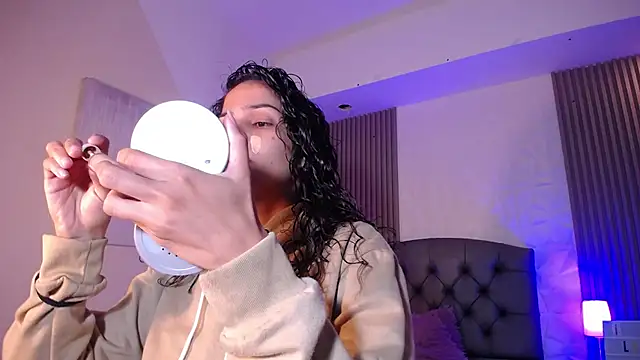 Snapshot of ximena_diaz chatting on 02.17.25 ximena diaz online show from 02.17.25