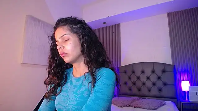 Snapshot of ximena_diaz chatting on 03.10.25 ximena diaz online show from 03.10.25