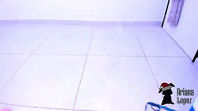 Snapshot of Ariana_lopezz chatting on 12.23.24 Ariana lopezz online show from 12.23.24