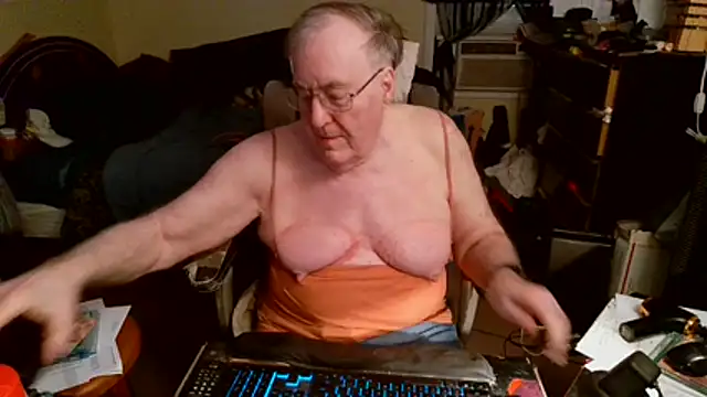 Snapshot of Toastir chatting on 02.16.26 Toastir online show from 02.16.26