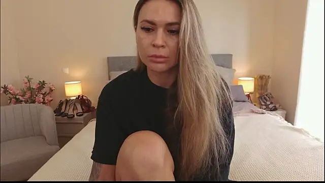 Snapshot of your_poison-girl chatting on 02.02.26 your poison-girl online show from 02.02.26