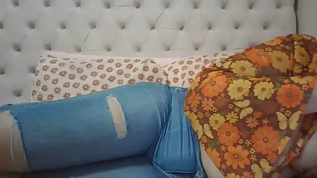 Snapshot of beautylovess chatting on 01.16.26 beautylovess online show from 01.16.26