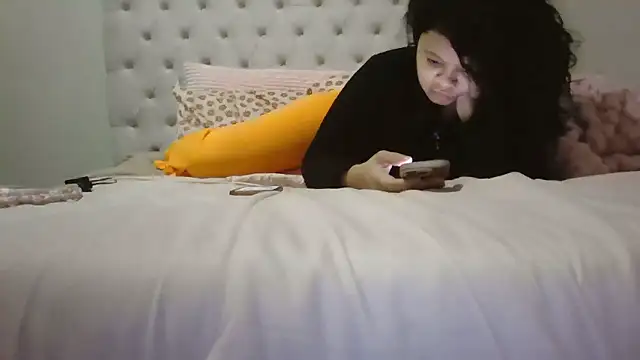 Snapshot of beautylovess chatting on 01.18.26 beautylovess online show from 01.18.26