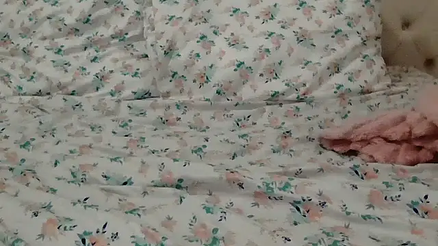 Snapshot of beautylovess chatting on 02.11.26 beautylovess online show from 02.11.26