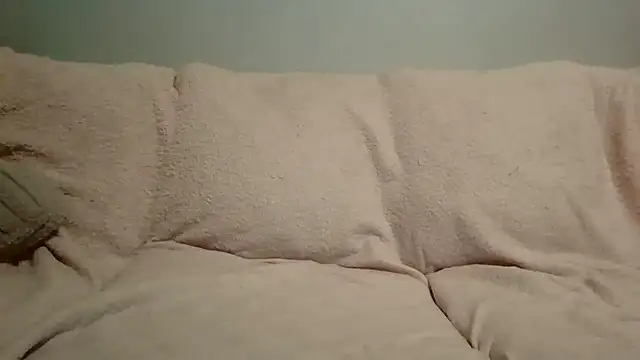 Snapshot of beautylovess chatting on 02.15.26 beautylovess online show from 02.15.26