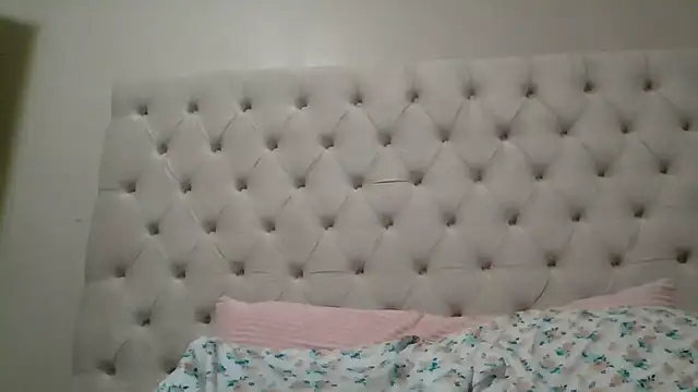 Snapshot of beautylovess chatting on 02.18.26 beautylovess online show from 02.18.26