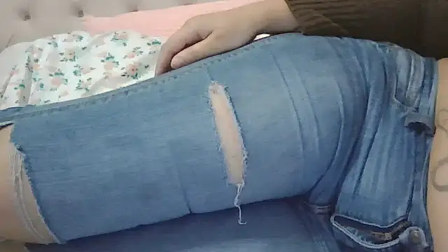 Snapshot of beautylovess chatting on 02.19.26 beautylovess online show from 02.19.26