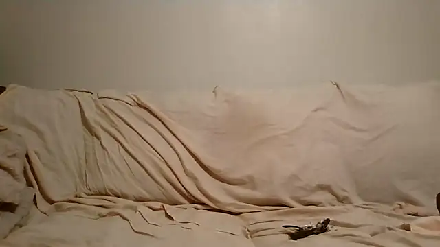 Snapshot of beautylovess chatting on 06.18.26 beautylovess online show from 06.18.26