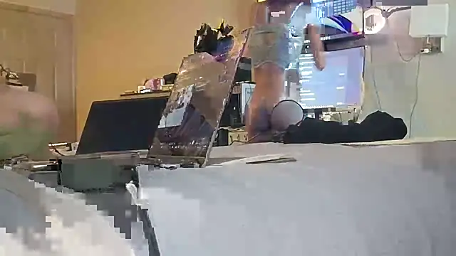 Snapshot of txsweets chatting on 10.18.25 txsweets online show from 10.18.25