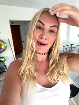 Snapshot of NastyMilf_ chatting on 11.05.25 NastyMilf online show from 11.05.25