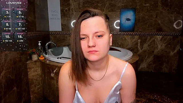 Snapshot of MelindaTin chatting on 02.01.26 MelindaTin online show from 02.01.26