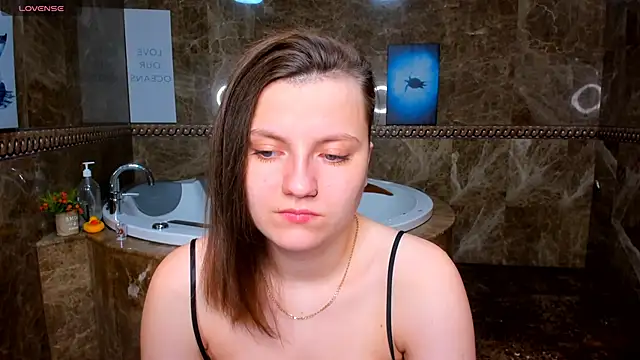 Snapshot of MelindaTin chatting on 02.13.26 MelindaTin online show from 02.13.26