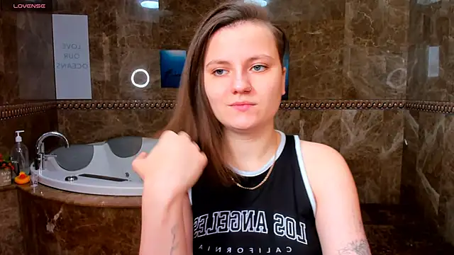 Snapshot of MelindaTin chatting on 02.26.26 MelindaTin online show from 02.26.26