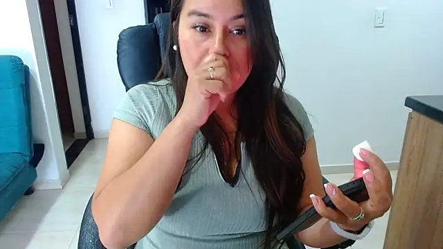 Ixchel Anaid online show from 03.04.25