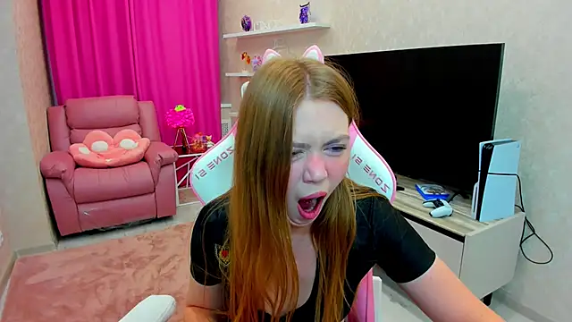 Strawberrye online show from 10.17.25