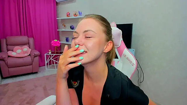 Strawberrye online show from 02.06.26